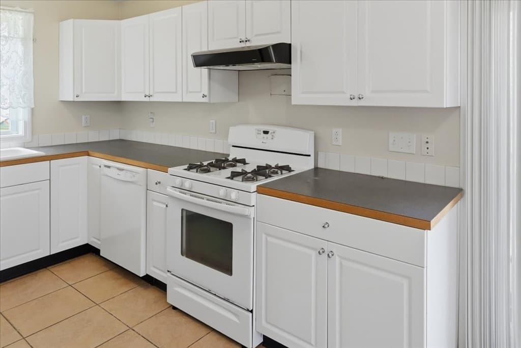1033 Rodman St, Fall River MA 02721 photo 15