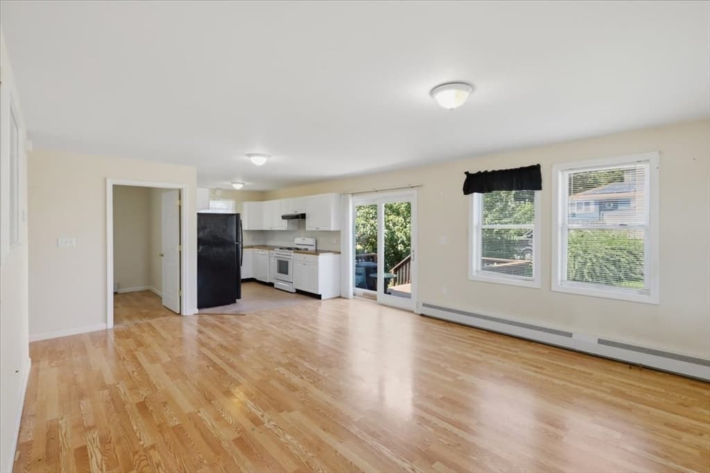 1033 Rodman St, Fall River MA 02721 photo 11