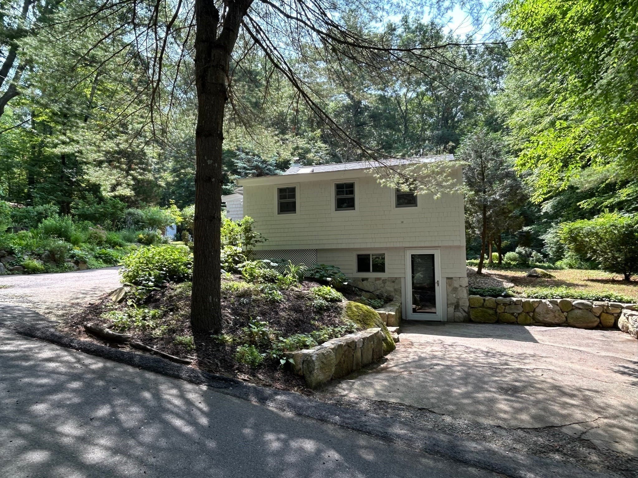 16 Yale Rd, Hopkinton MA 01748