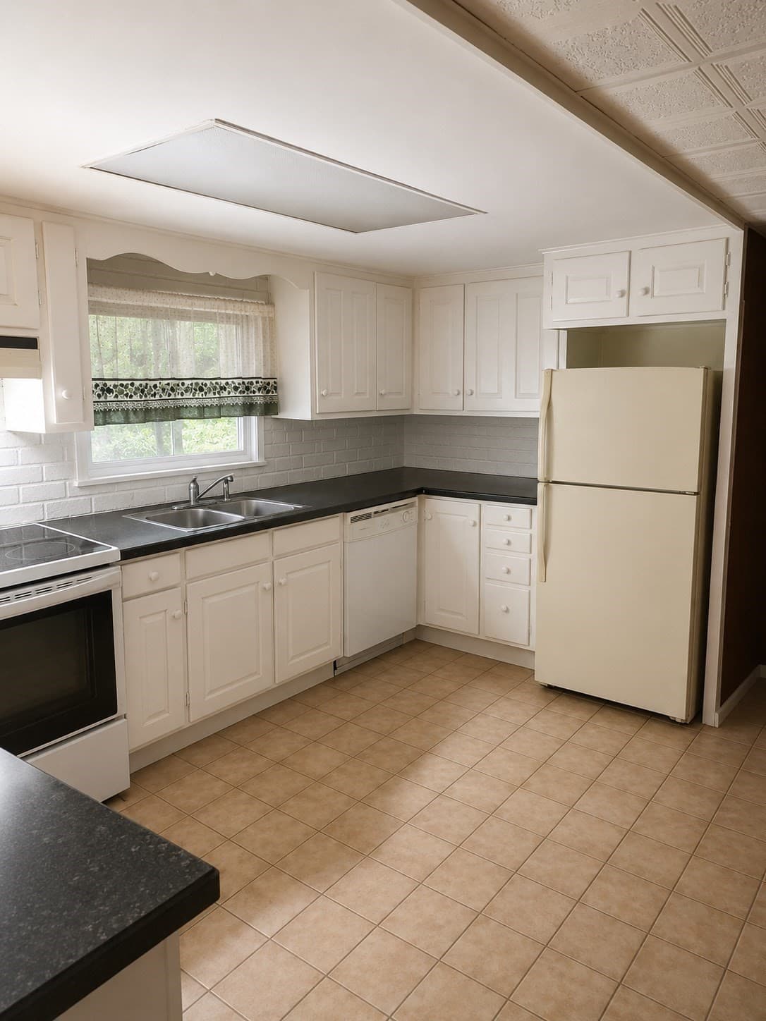 Multi Family at 311 Main St, Leicester MA 01611, photo 3 of 29
