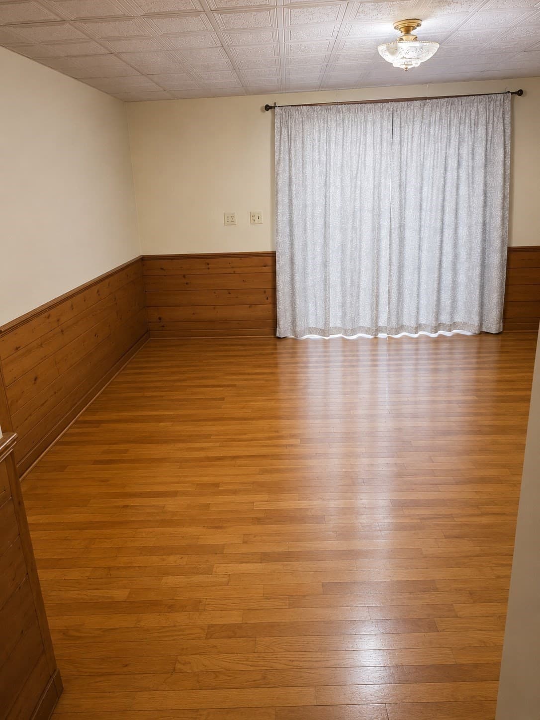 Multi Family at 311 Main St, Leicester MA 01611, photo 4 of 29