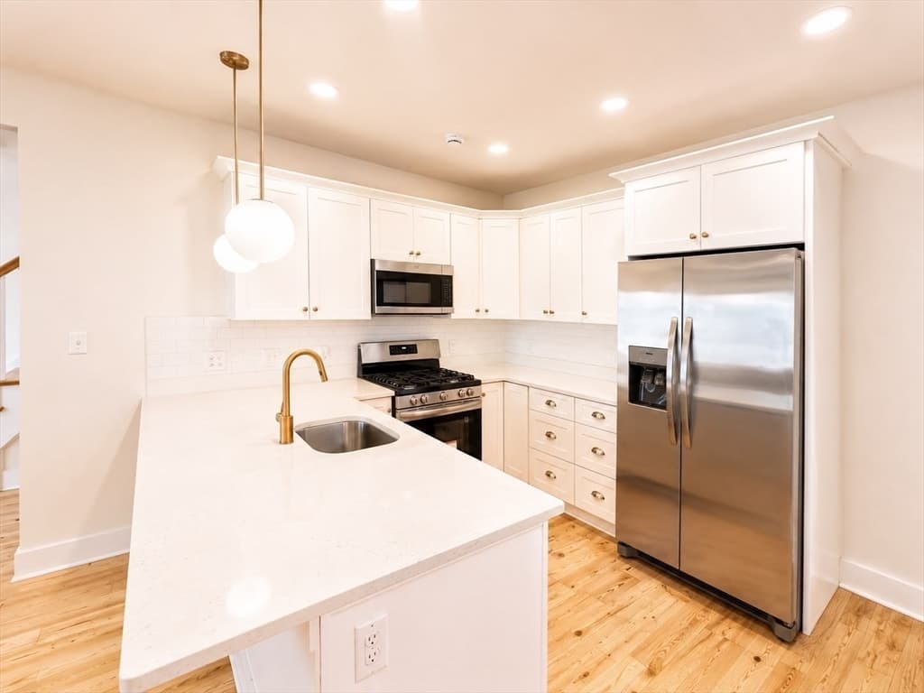 17-19 Clarence St, Boston MA 02119 photo 3