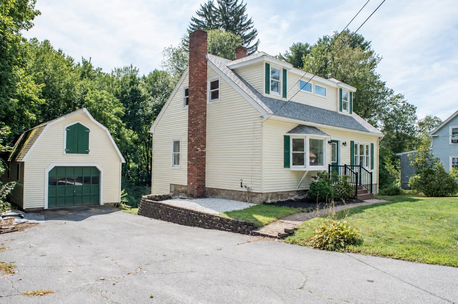 Single Family Residence at 198 Union Street, Northbridge MA 01588, Northbridge, photo 3 of 36