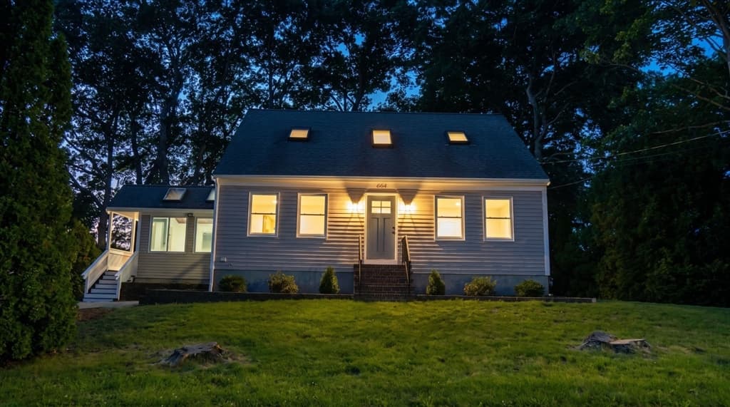 664 Norman St, Fall River MA 02721 photo 2