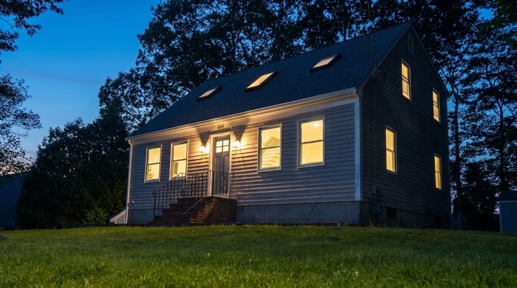 664 Norman St, Fall River MA 02721 photo 3
