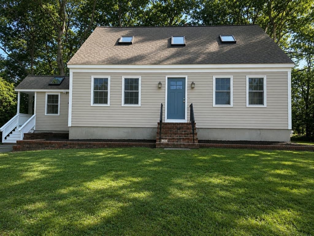 664 Norman St, Fall River MA 02721