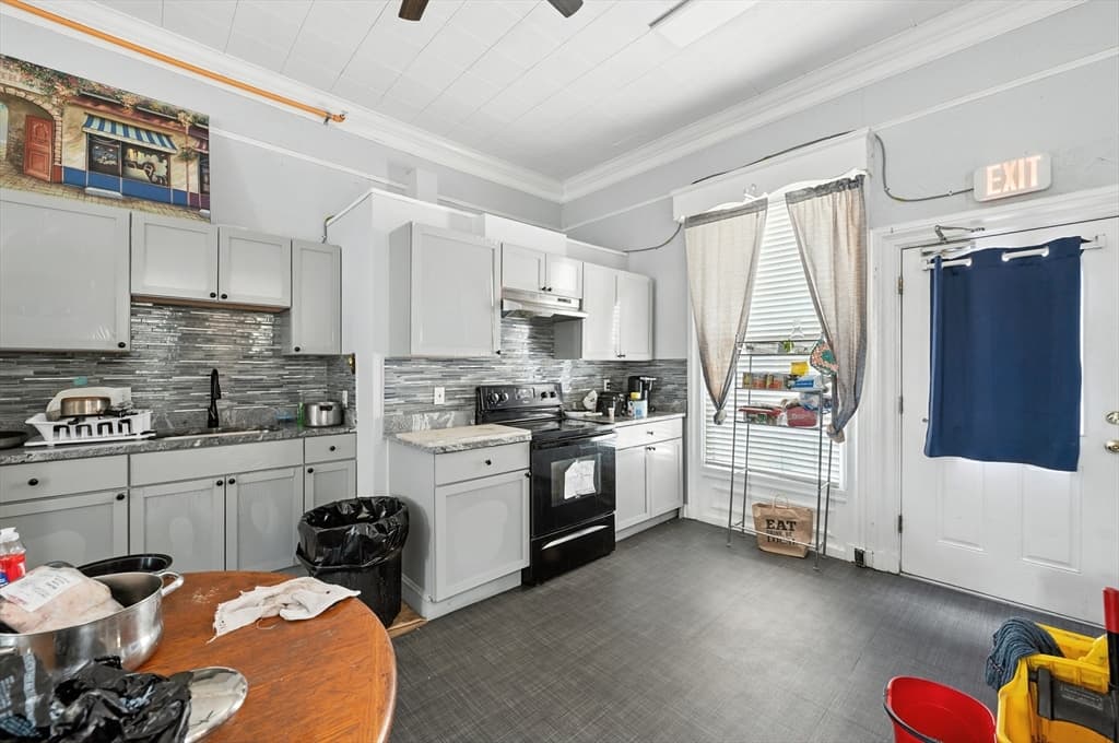 121 N Common, Lynn MA 01902 photo 3