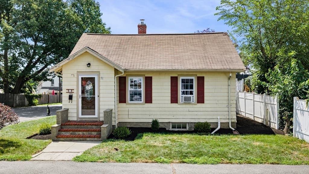 1 Douglass St, Lynn MA 01904 photo 2