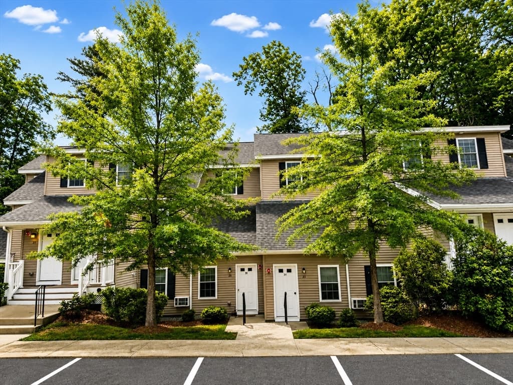 33 Mcgillen Drive # 33, Leominster MA 01453