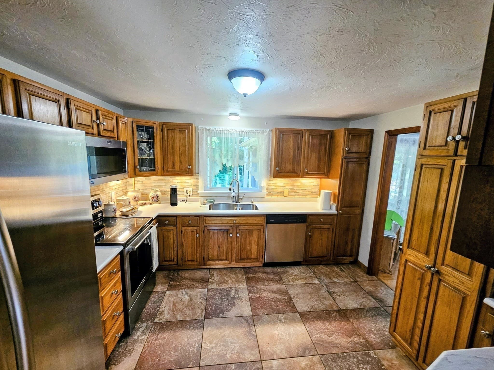 Single Family Residence at 4 Sycamore Dr, Rutland MA 01543, Rutland, photo 13 of 27