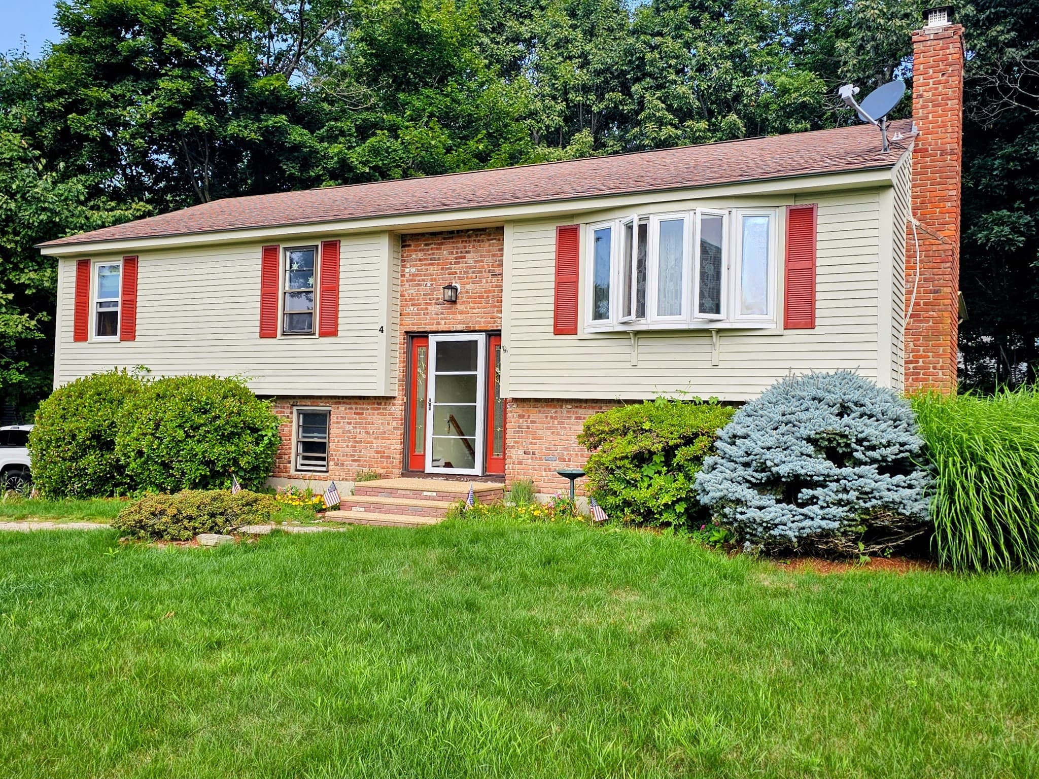 4 Sycamore Dr, Rutland MA 01543