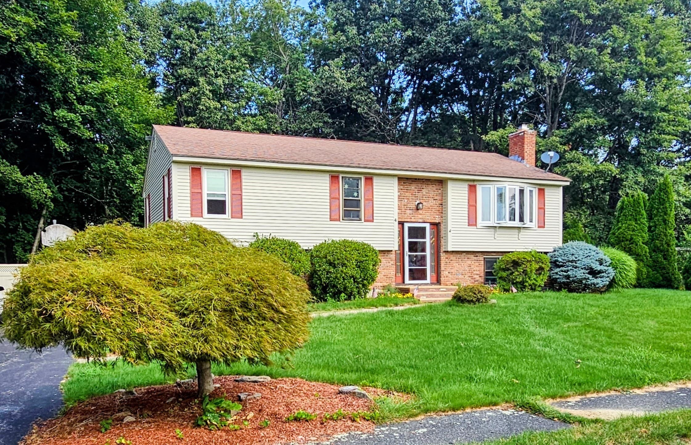 Single Family Residence at 4 Sycamore Dr, Rutland MA 01543, Rutland, photo 5 of 27