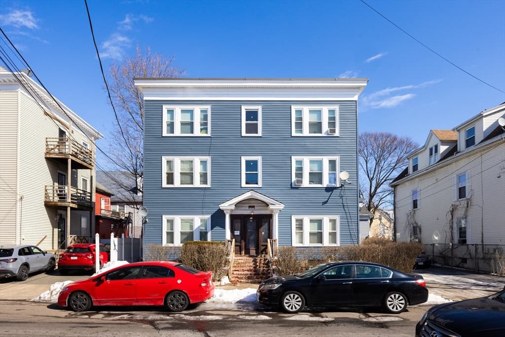 53 Arlington St, Lynn MA 01902