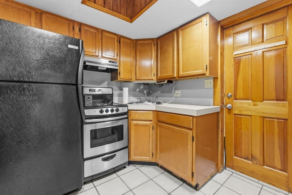 96 Locust St, New Bedford MA 02740 photo 6