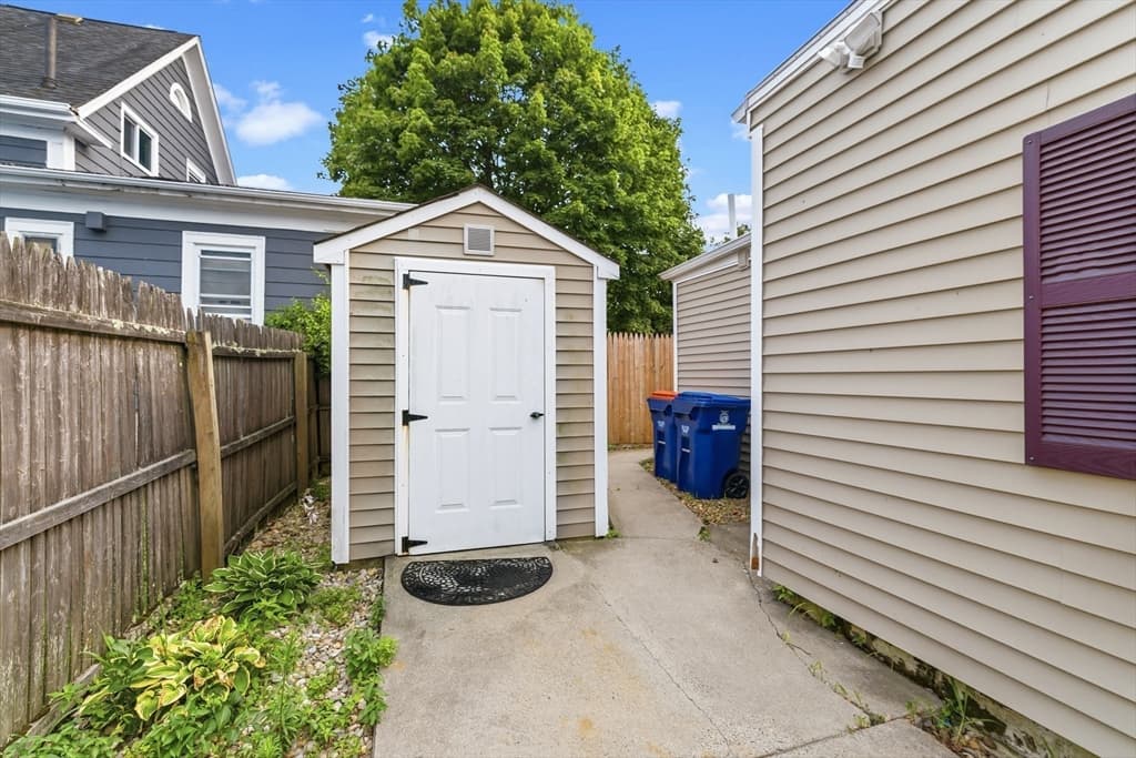 96 Locust St, New Bedford MA 02740 photo 3