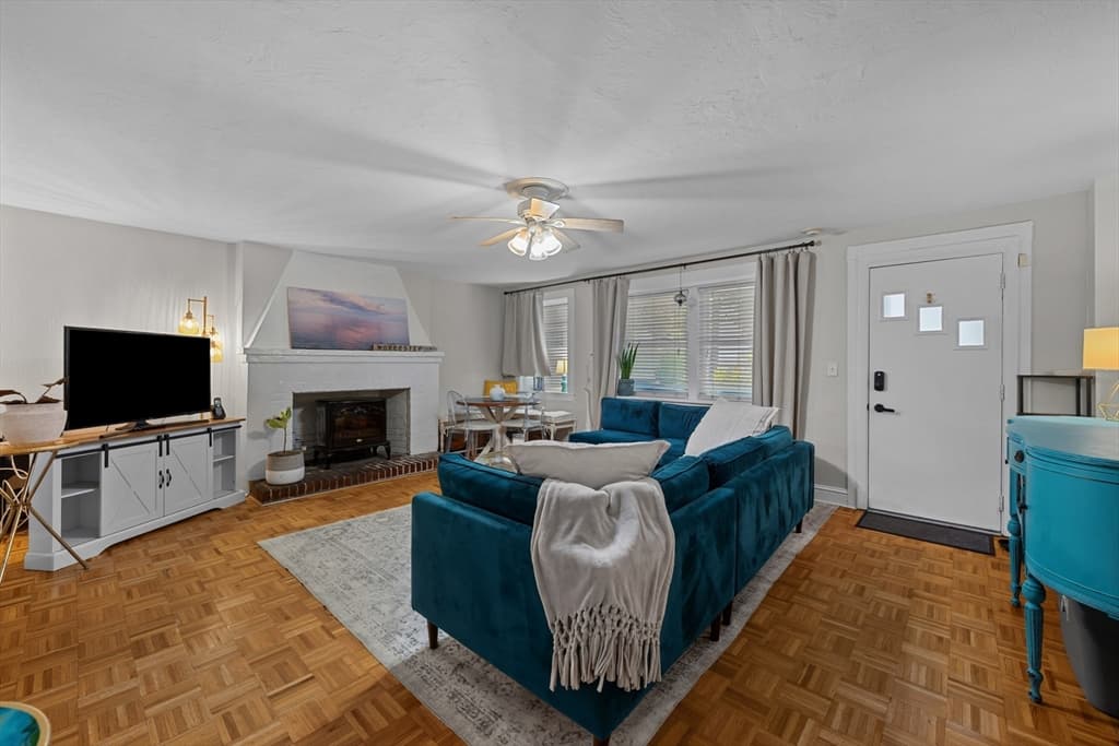 36 Elm St # B, Worcester MA 01609 photo 2