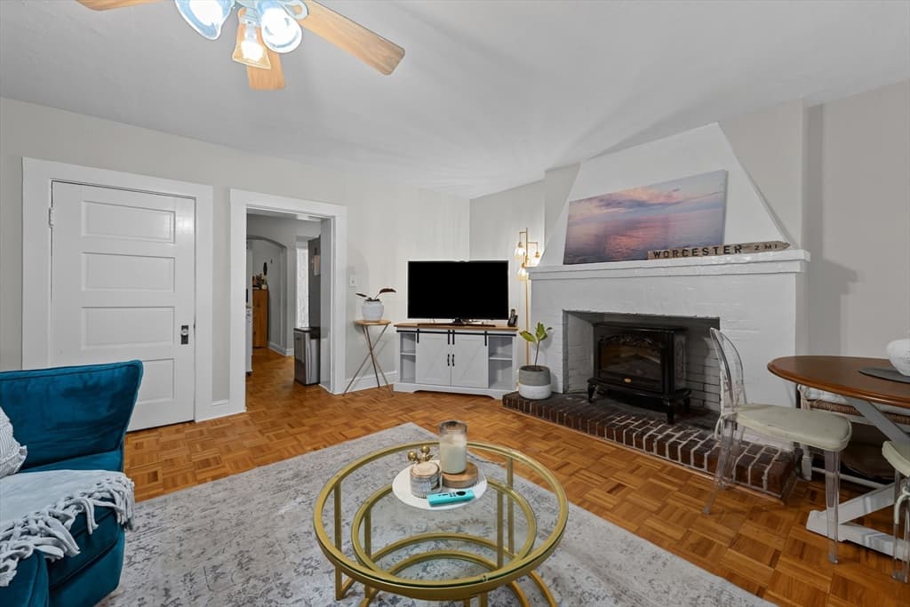 36 Elm St # B, Worcester MA 01609