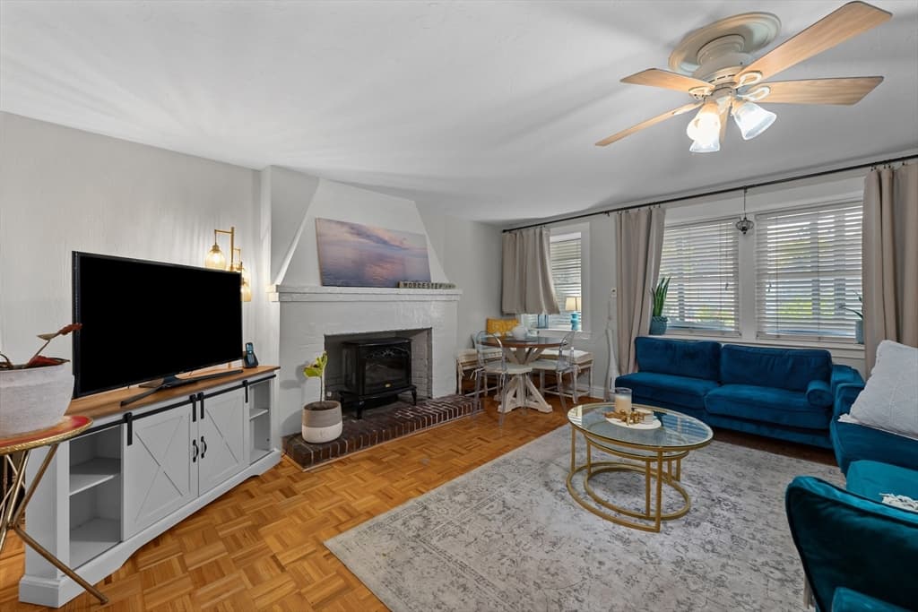 36 Elm St # B, Worcester MA 01609 photo 5