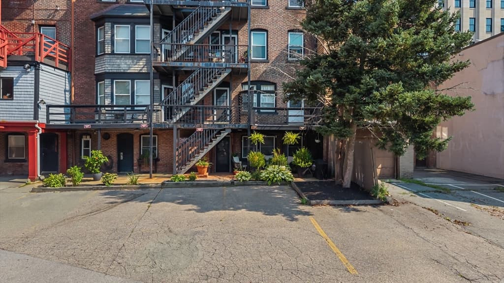 36 Elm St # B, Worcester MA 01609 photo 30