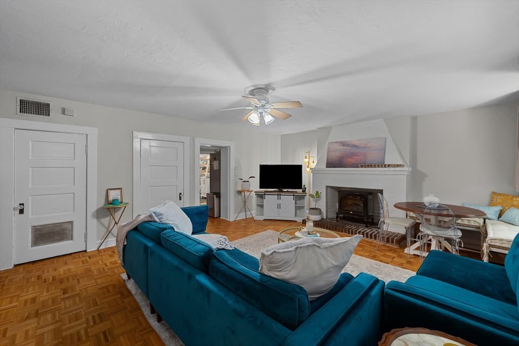 36 Elm St # B, Worcester MA 01609 photo 4