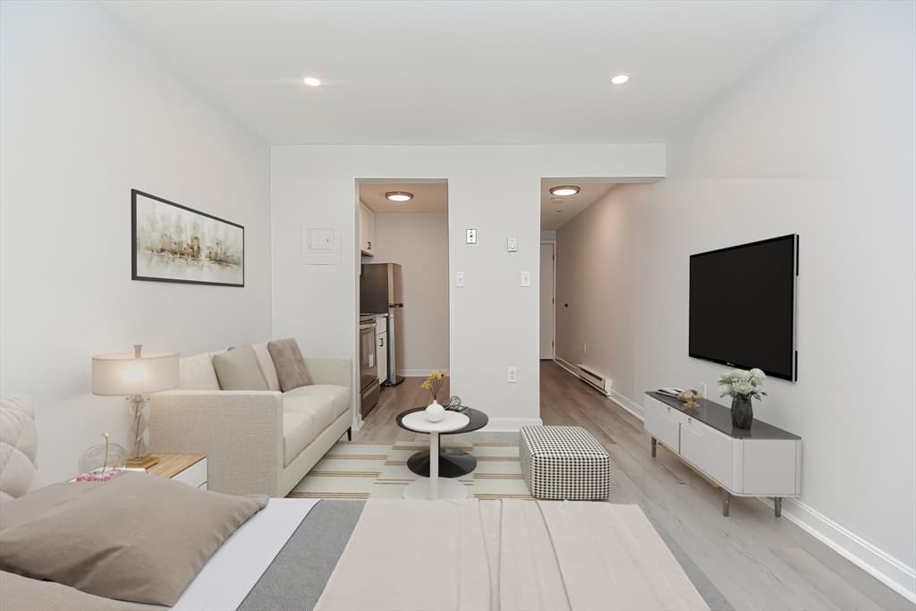 800 County St # 3A, Taunton MA 02780