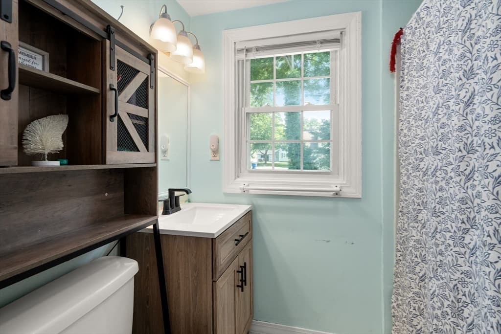 423 Tiffany St, Springfield MA 01108 photo 23