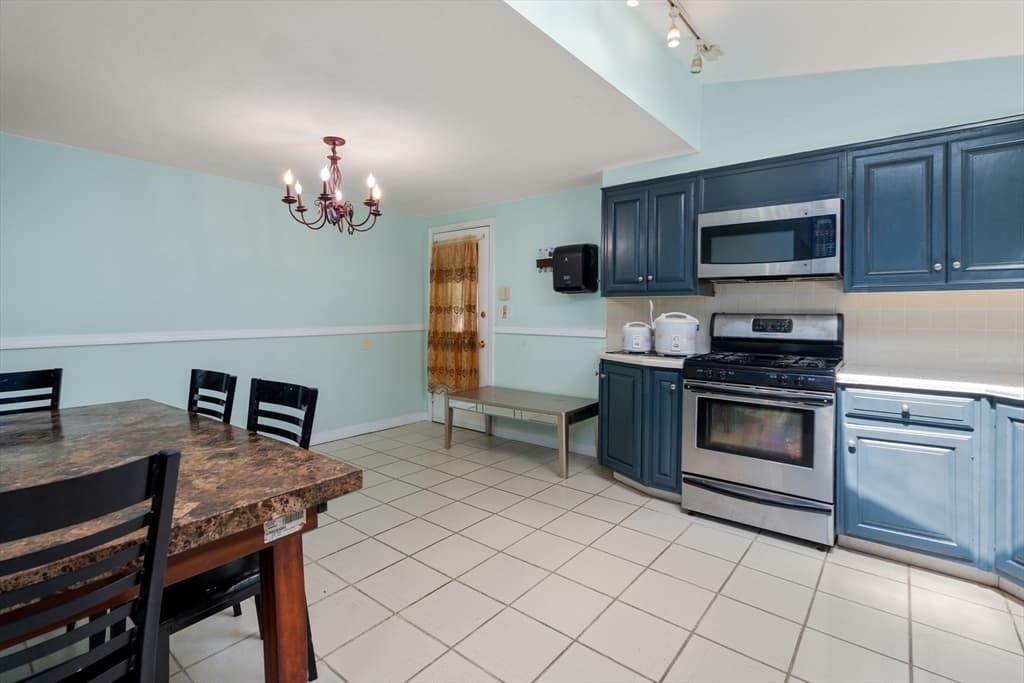 423 Tiffany St, Springfield MA 01108 photo 6