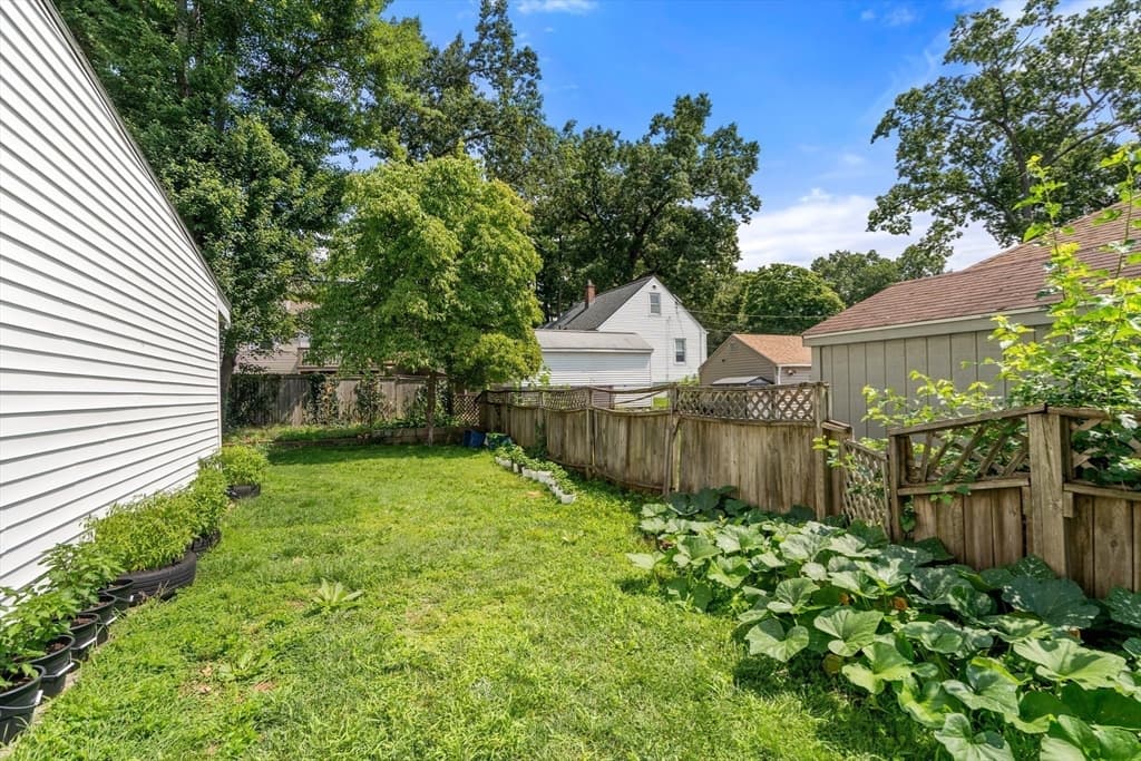 423 Tiffany St, Springfield MA 01108 photo 36