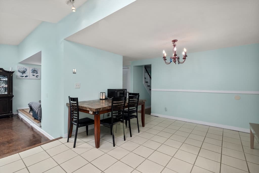 423 Tiffany St, Springfield MA 01108 photo 8