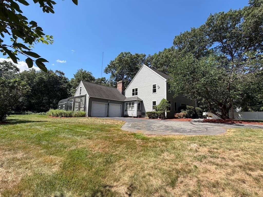 69 White Pond Rd, Hudson MA 01749