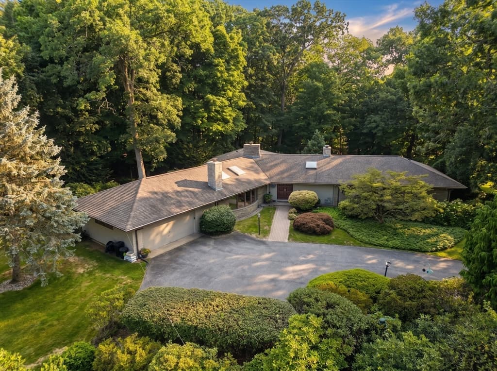 200 Crestview Circle, Longmeadow MA 01106
