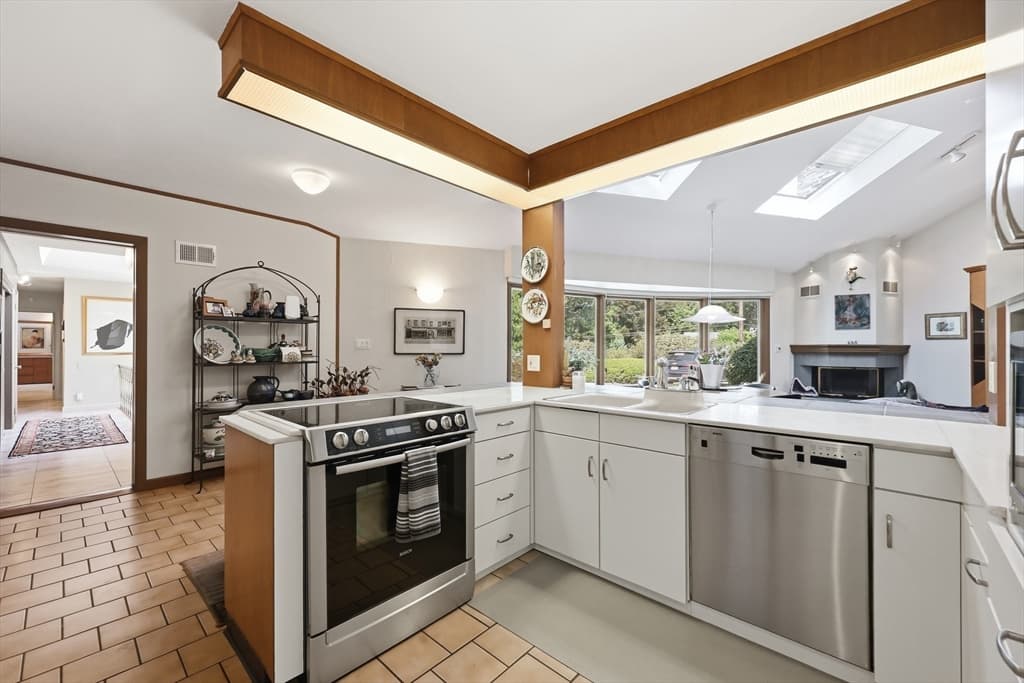 200 Crestview Circle, Longmeadow MA 01106 photo 10