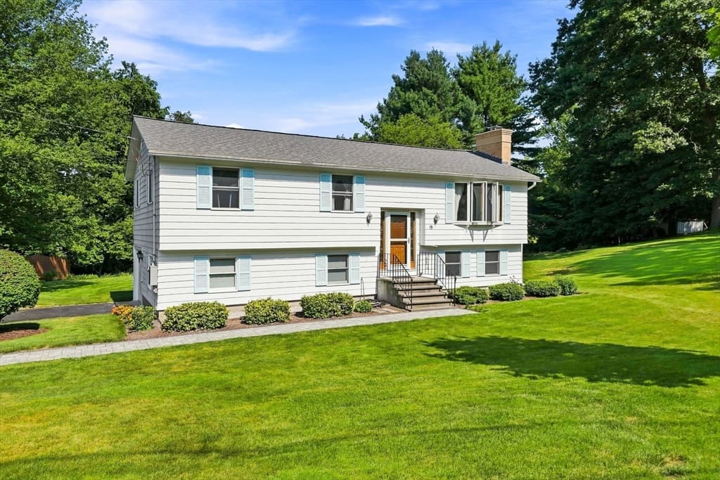 19 Mcintosh Rd, Chelmsford MA 01824