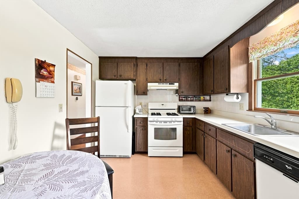19 Mcintosh Rd, Chelmsford MA 01824 photo 10