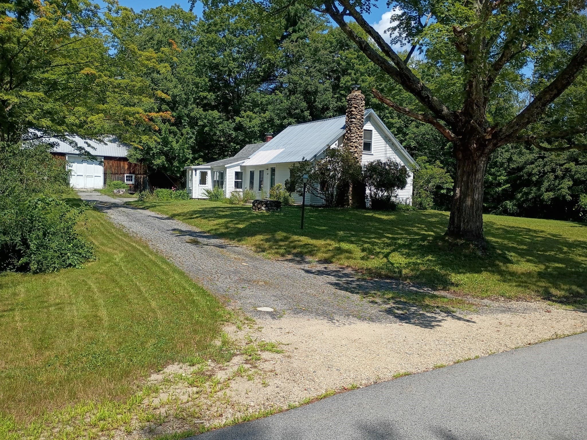 Single Family Residence at 182 Neilson Rd, New Salem MA 01833, photo 2 of 9