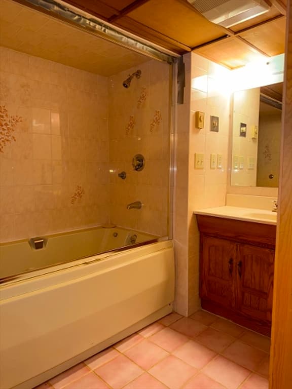 Condominium at 14 Tiffany Circle # 14, Millbury MA 01527, Millbury, photo 14 of 23