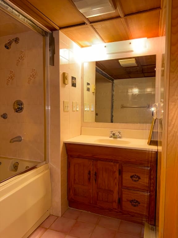 Condominium at 14 Tiffany Circle # 14, Millbury MA 01527, Millbury, photo 11 of 23