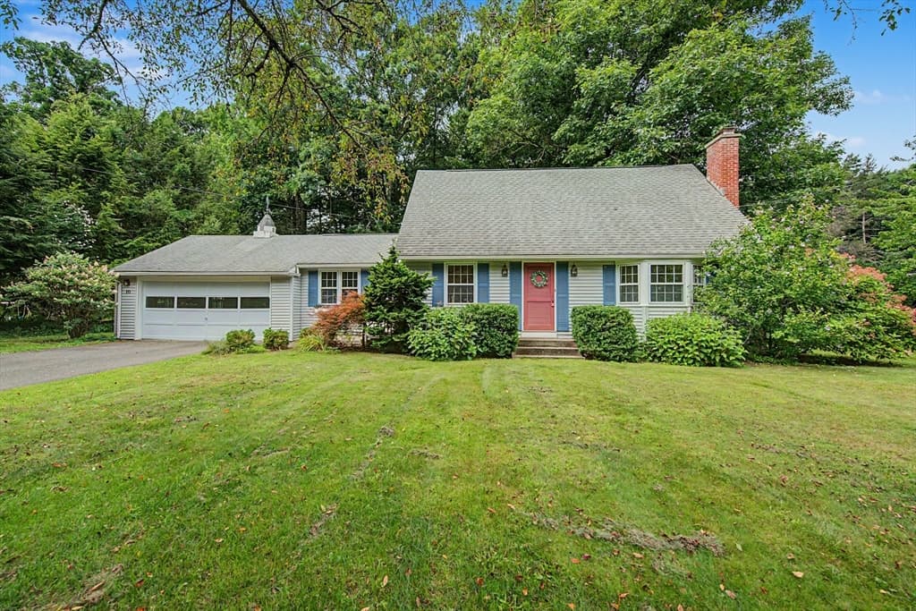 10 Raymond Dr, Wilbraham MA 01095