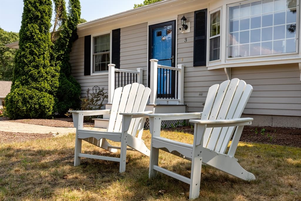 3 Mcnamara Ave, Yarmouth MA 02673
