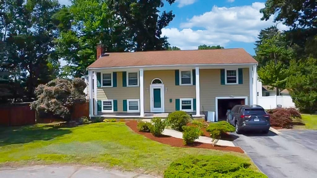 29 Rockland Cir, Brockton MA 02301 photo 2