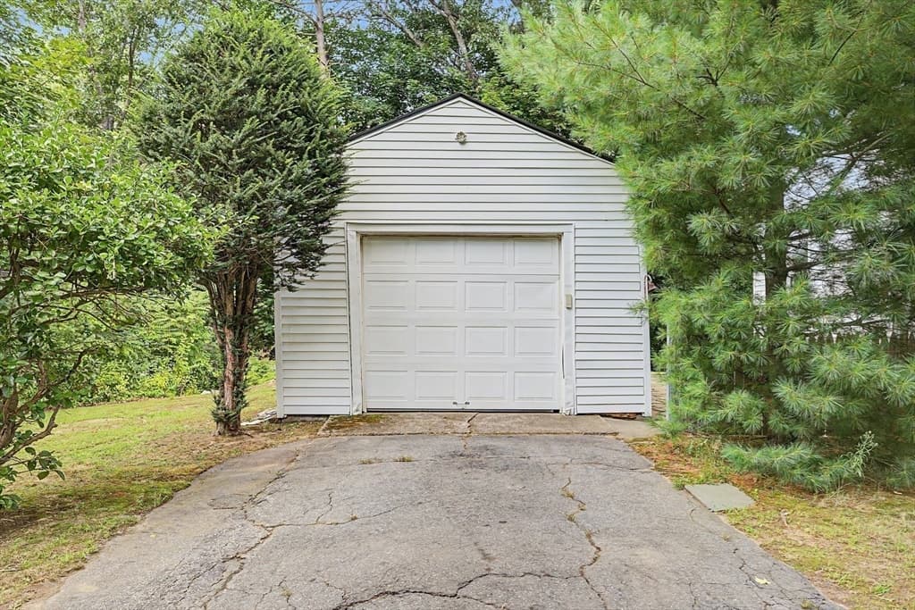 9 Moss Rd, Springfield MA 01119 photo 9