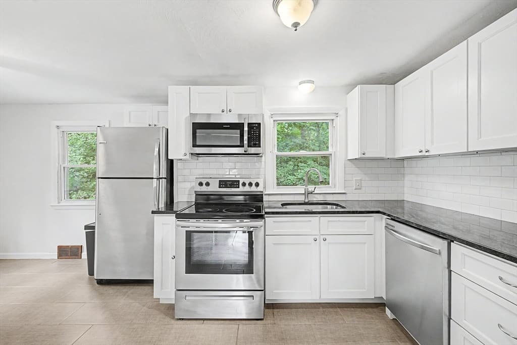 9 Moss Rd, Springfield MA 01119 photo 10
