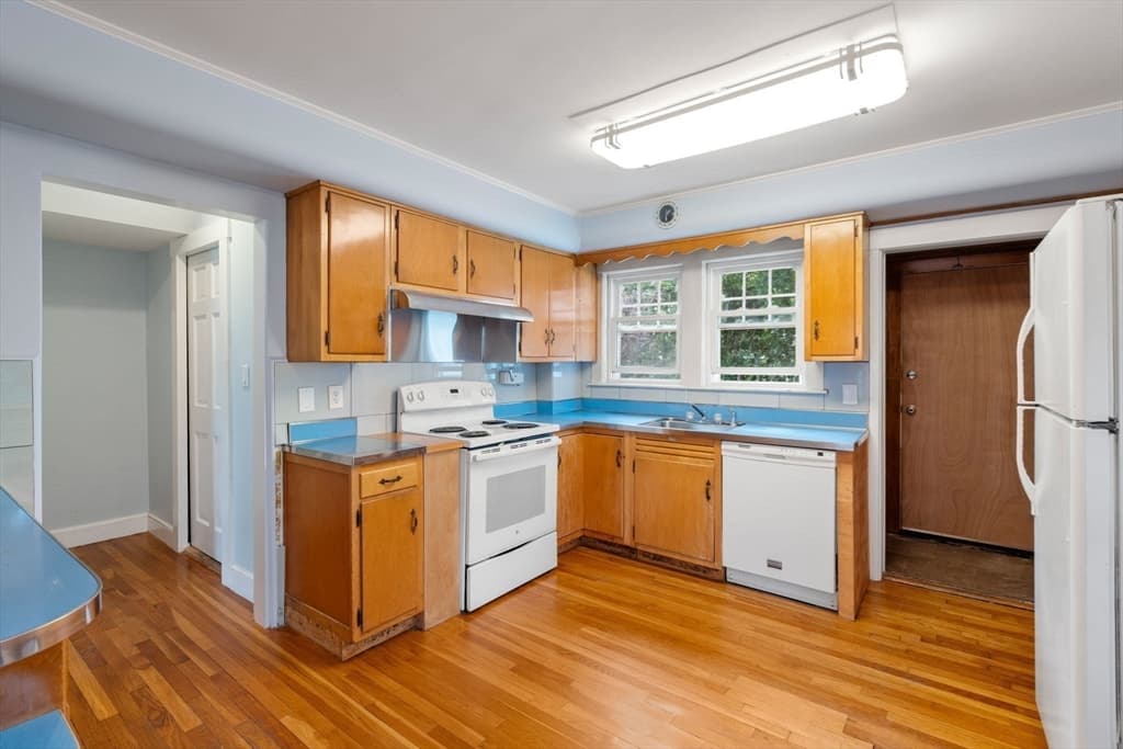 122 Lincoln Rd, Medford MA 02155 photo 15