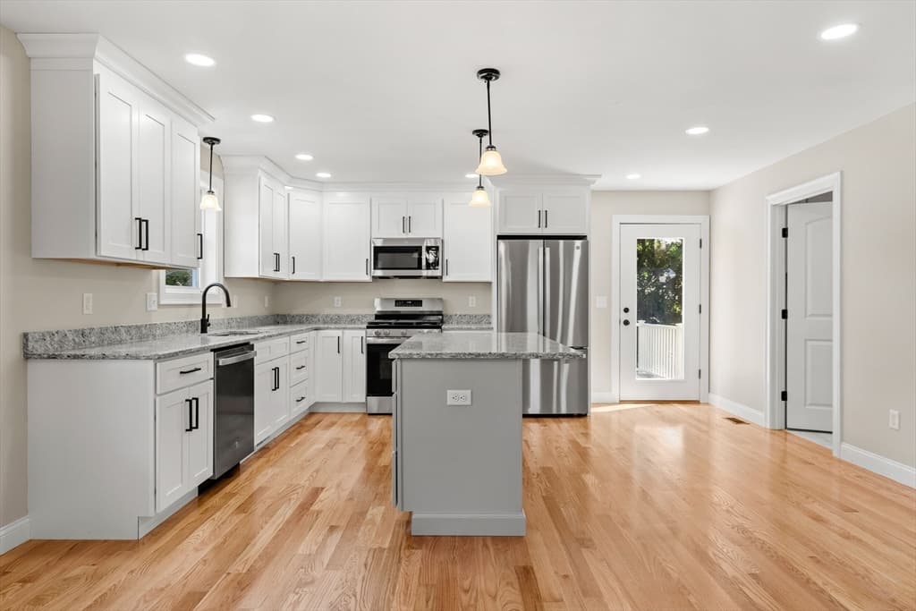 28 Quigley Ave # 28, Chelmsford MA 01863 photo 3