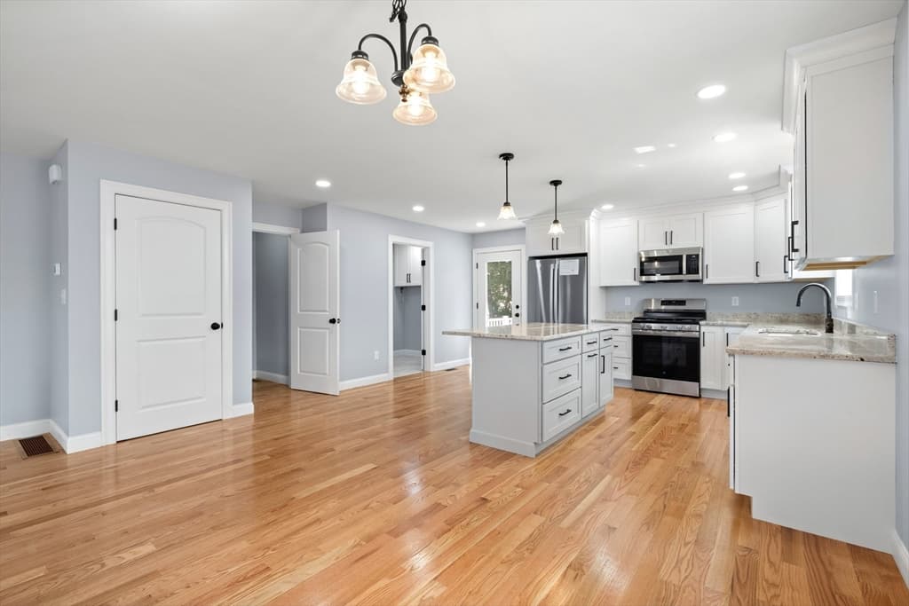 30 Quigley Ave # 30, Chelmsford MA 01863 photo 2