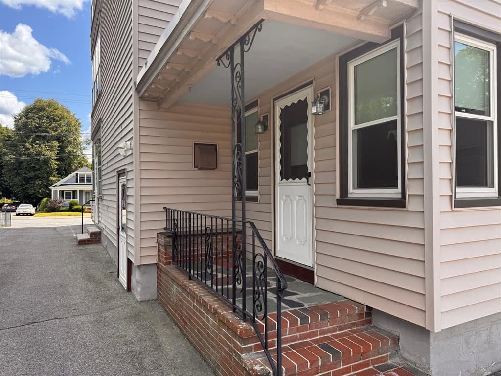 102 Fourth Ave, Lowell MA 01854 photo 7