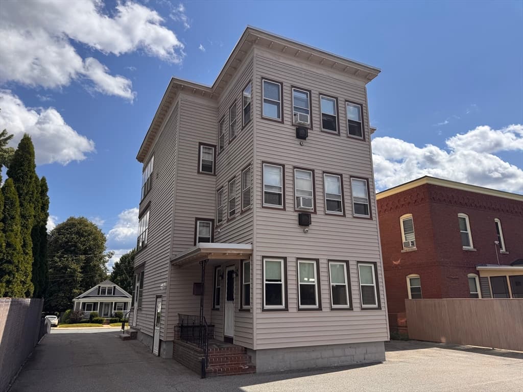 102 Fourth Ave, Lowell MA 01854 photo 3