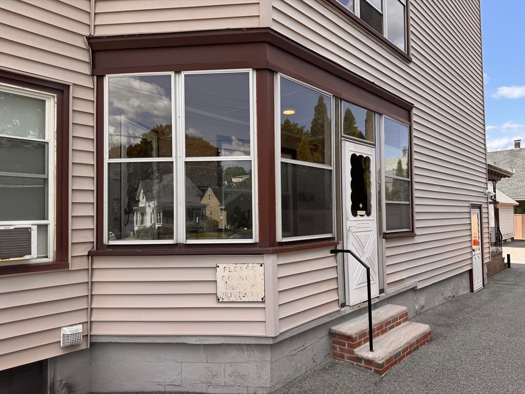102 Fourth Ave, Lowell MA 01854 photo 9