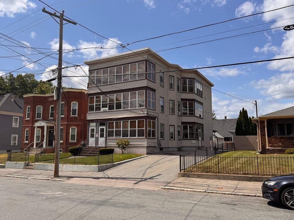 102 Fourth Ave, Lowell MA 01854 photo 11