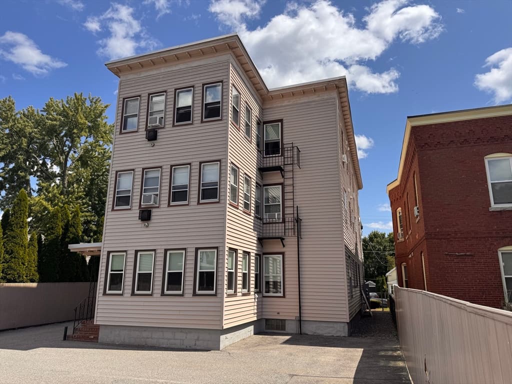 102 Fourth Ave, Lowell MA 01854 photo 4